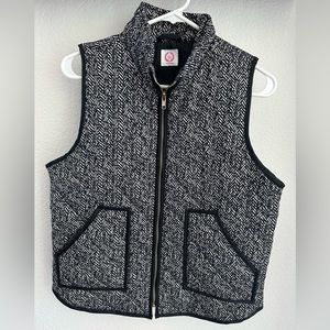 Vest, color- black and white, size medium